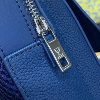 LV M23765 Louis Vuitton Pilot Slingbag Tmavě modrá