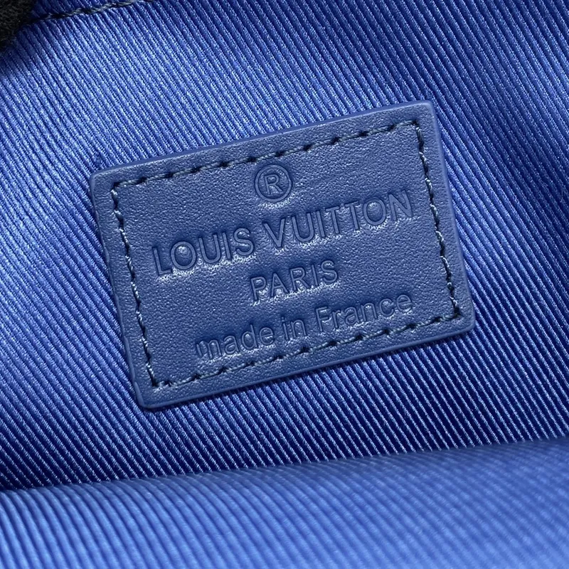 LV M23765 Louis Vuitton Pilot Slingbag Tmavě modrá