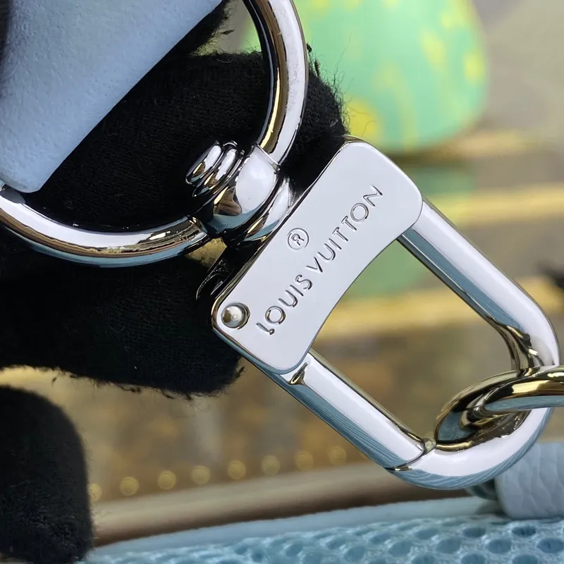 LV M23765 Louis Vuitton Pilot Slingbag Světle modrá