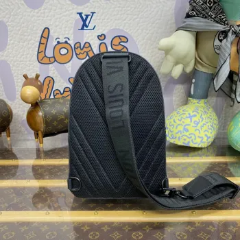 LV M23736 Louis Vuitton Pilot Slingbag Černá