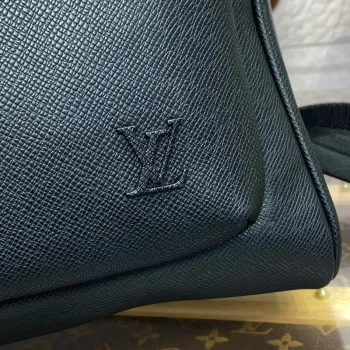 LV M30977 Louis Vuitton Avenue Batoh Taiga hovězí kůže Černý