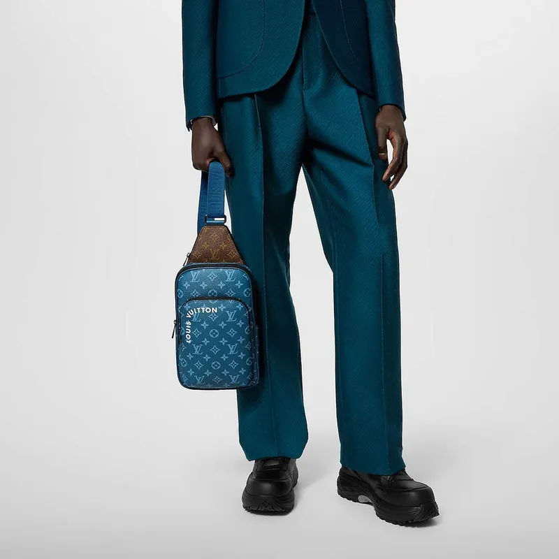 LV M23782 Louis Vuitton Avenue NM Slingbag Atlantická modrá