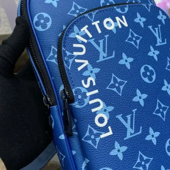 LV M23782 Louis Vuitton Avenue NM Slingbag Atlantická modrá