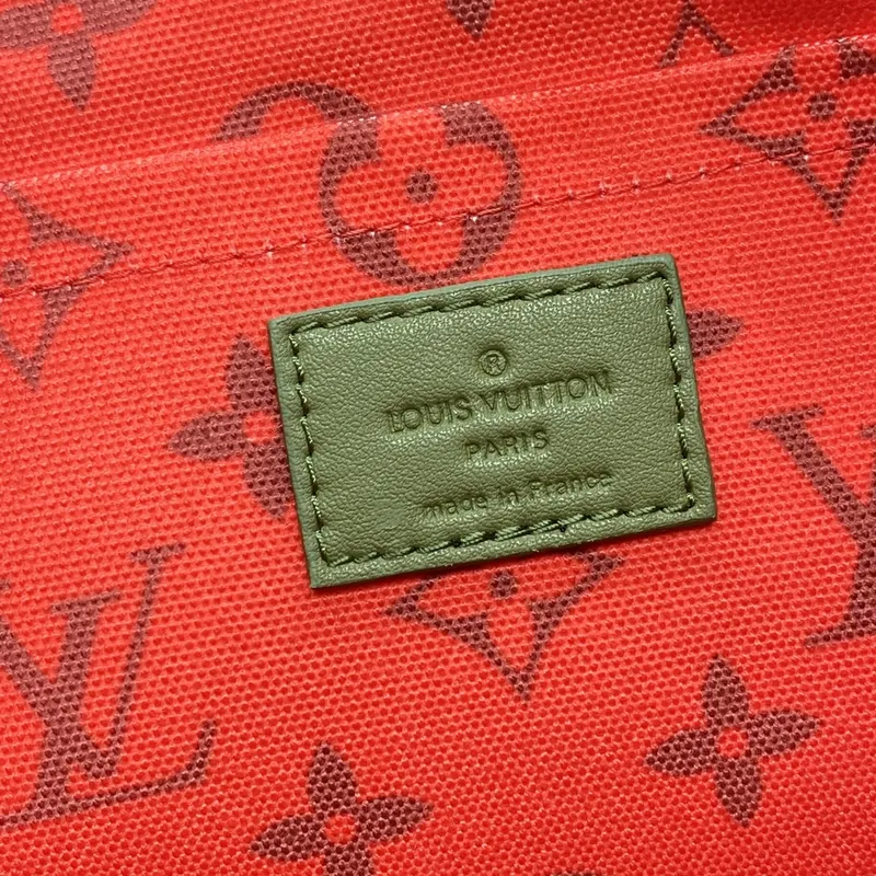 LV M82800 Louis Vuitton Pochette Voyage Souple Khaki Zelená/Vermilion Červená