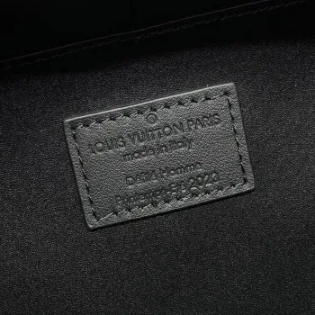 LV M21935 Louis Vuitton Future Trunk Bag Kůže telecí Černá