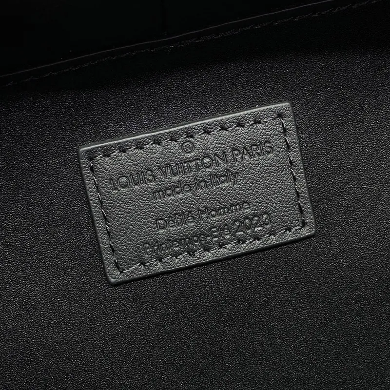 LV M21935 Louis Vuitton Future Trunk Bag Kůže telecí Černá