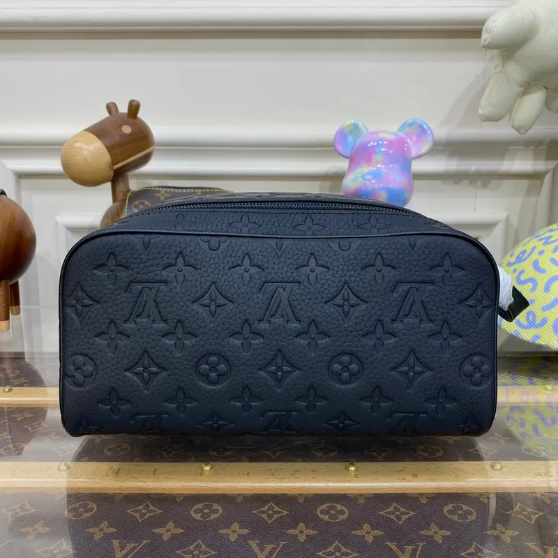 LV M59478 Louis Vuitton Dopp Kit Taurillon Monogram kůže Černá