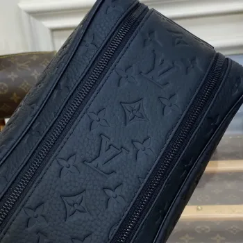 LV M59478 Louis Vuitton Dopp Kit Taurillon Monogram kůže Černá