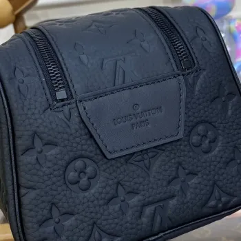 LV M59478 Louis Vuitton Dopp Kit Taurillon Monogram kůže Černá