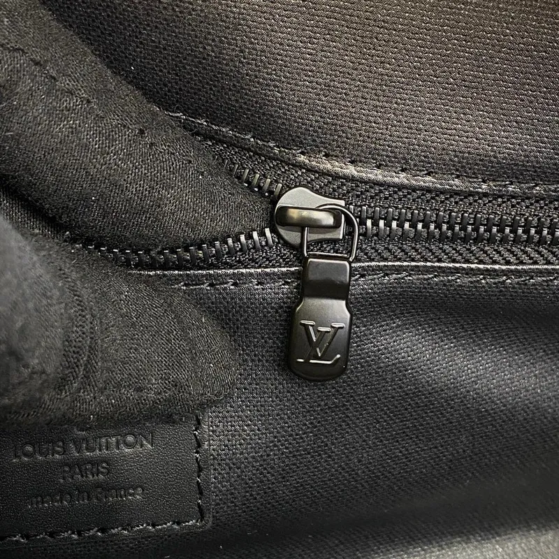 LV M59478 Louis Vuitton Dopp Kit Taurillon Monogram kůže Černá