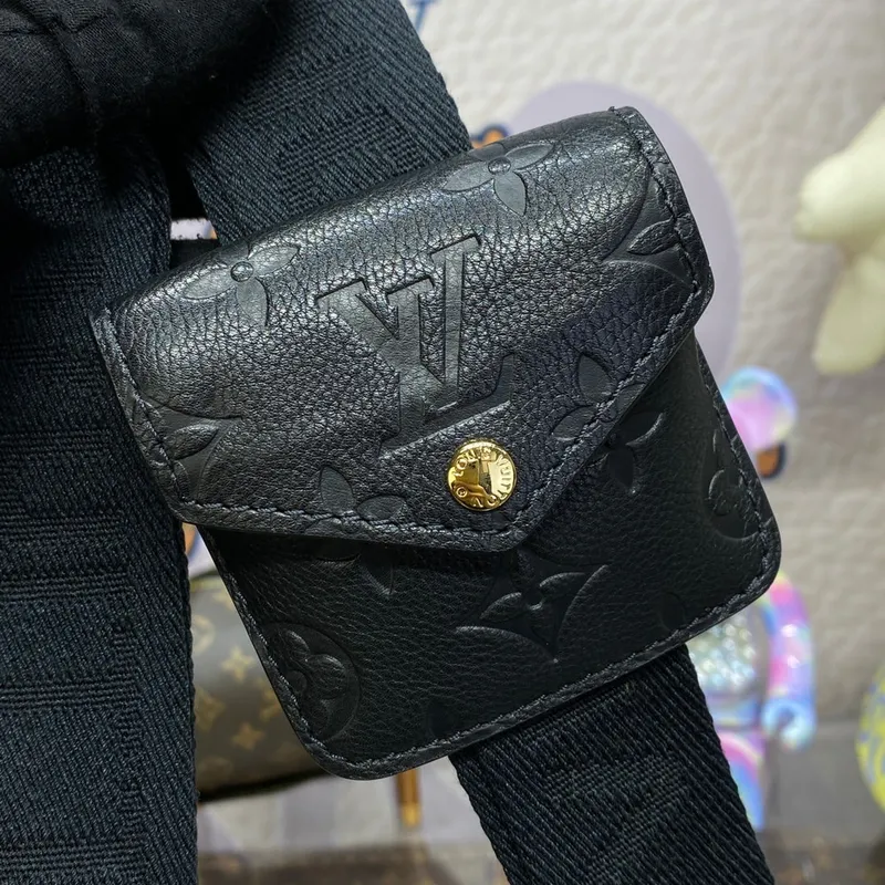 LV M80450 Louis Vuitton Utility Crossbody Kůže telecí Černá