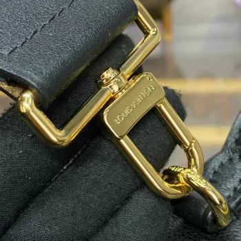 LV M80450 Louis Vuitton Utility Crossbody Kůže telecí Černá