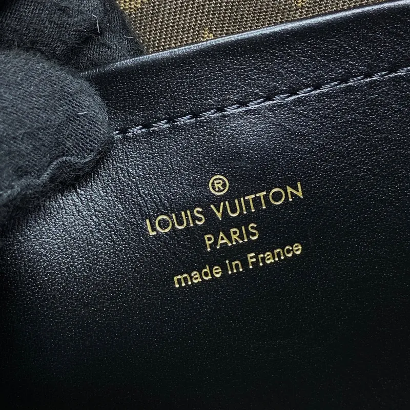 LV M80450 Louis Vuitton Utility Crossbody Kůže telecí Černá