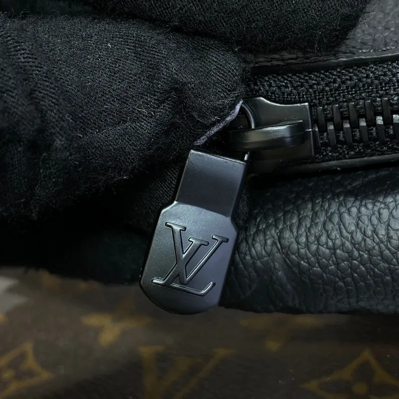 LV M82598 Louis Vuitton S Lock Pochette Monogram Empreinte Kůže Černá