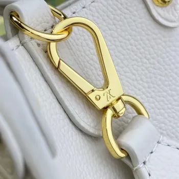 LV M23637 Louis Vuitton  Lock & Go Bag Lockme z jemné telecí kůže Quartz White