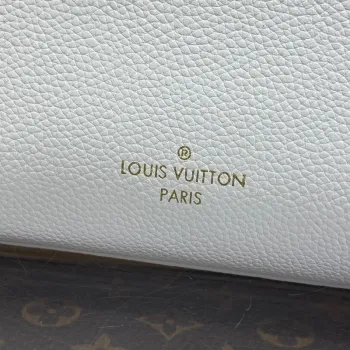 LV M23637 Louis Vuitton  Lock & Go Bag Lockme z jemné telecí kůže Quartz White