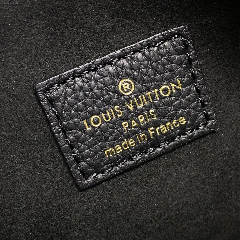 LV M22311 Louis Vuitton  Lock & Go Bag Lockme z jemné telecí kůže černé barvy