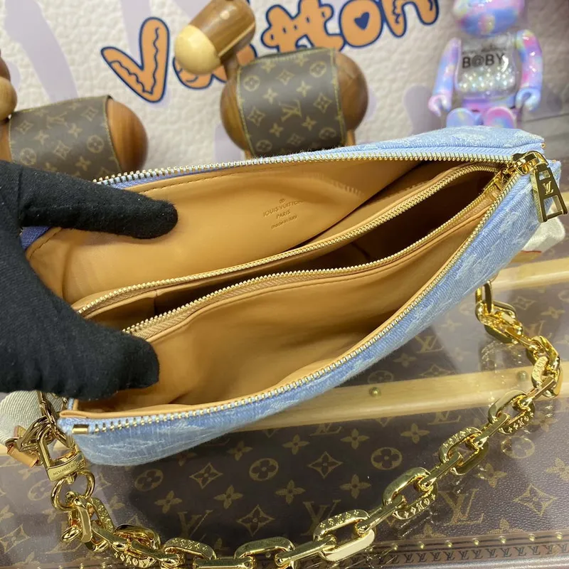 LV M24564 Louis Vuitton Coussin PM Kabelka z jehněčí kůže Světle modrá