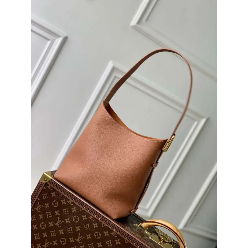 LV M25354 Louis Vuitton Low Key Hobo PM Taška Cognac