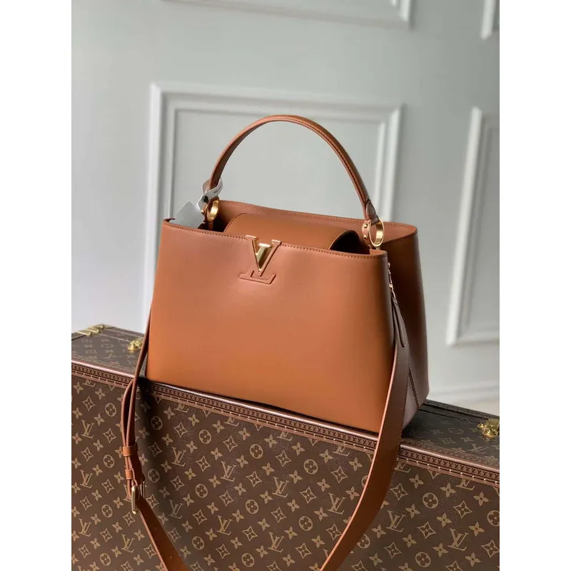 LV M24879 Louis Vuitton Capucines GM Souple Kabelka Cognac