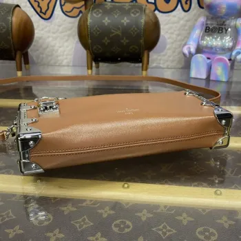 LV M25445 Louis Vuitton Slim Trunk Bag Hnědá