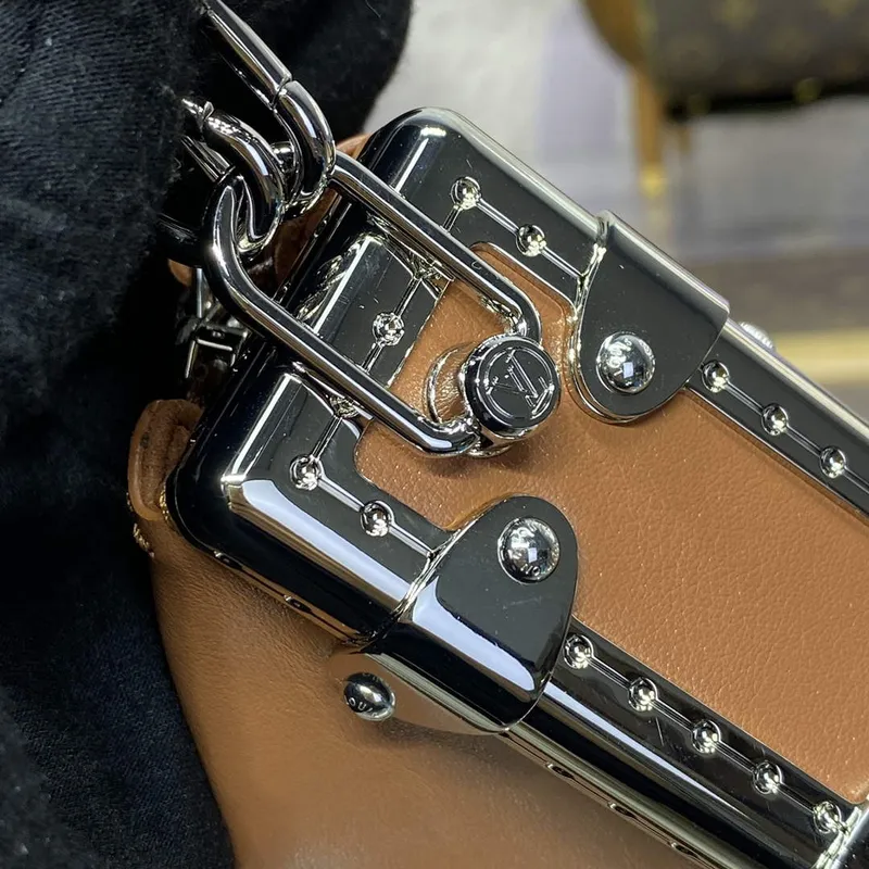 LV M25445 Louis Vuitton Slim Trunk Bag Hnědá