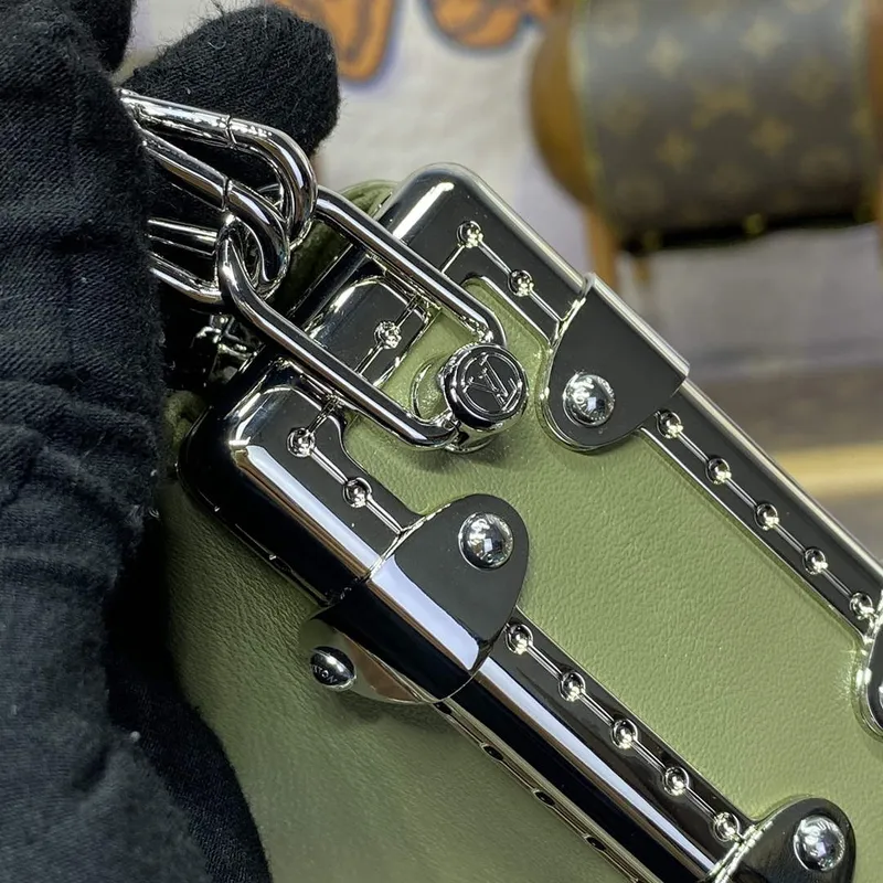 LV M25445 Louis Vuitton Slim Trunk Bag Zelená