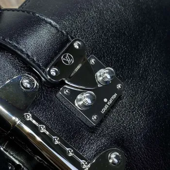 LV M25445 Louis Vuitton Slim Trunk Bag Černá