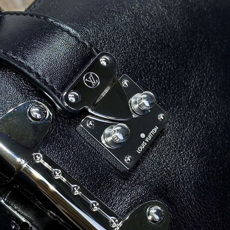 LV M25445 Louis Vuitton Slim Trunk Bag Černá