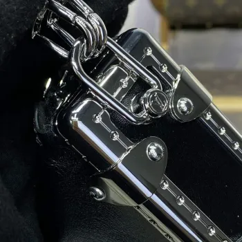 LV M25445 Louis Vuitton Slim Trunk Bag Černá