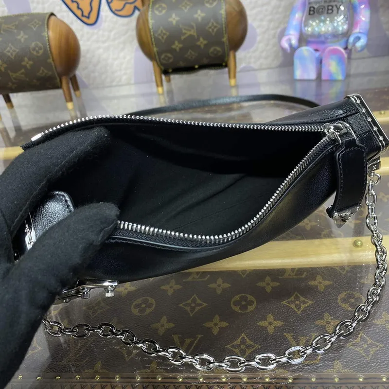 LV M25445 Louis Vuitton Slim Trunk Bag Černá
