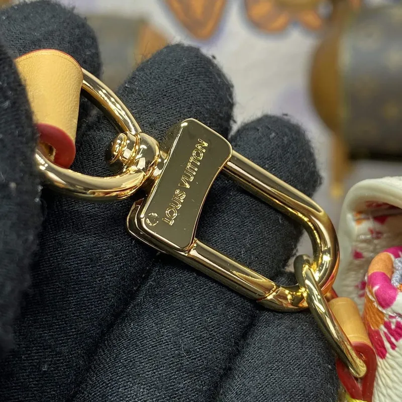 LV M11461 Louis Vuitton Pochette Métis Kabelka Korálová