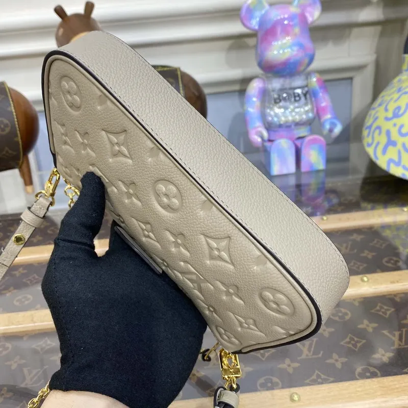 LV M81862 Louis Vuitton Easy Pouch On Strap Bag Monogram empreinte Tourterelle Béžová