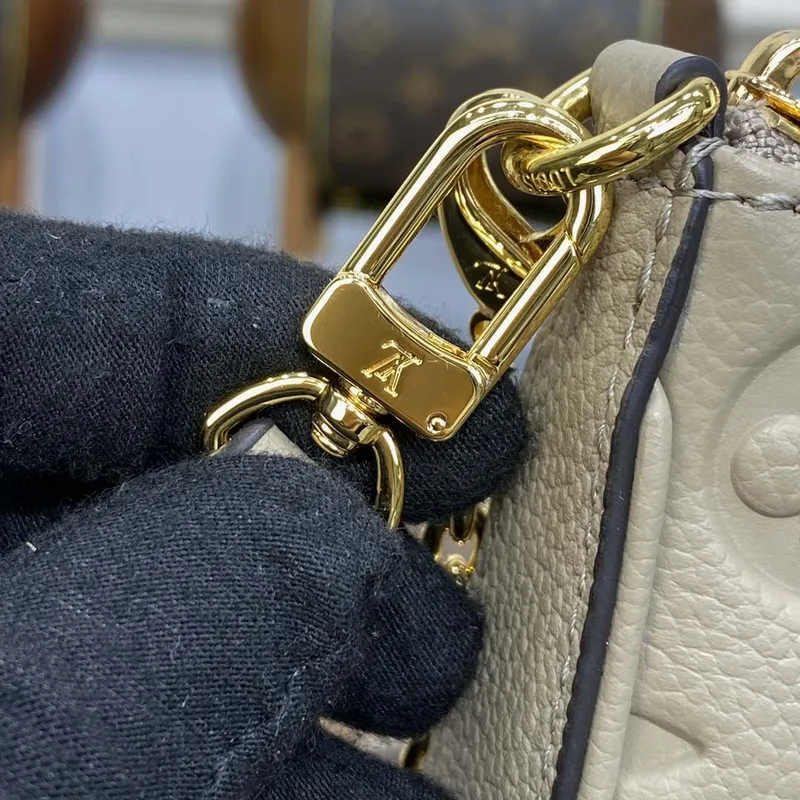 LV M81862 Louis Vuitton Easy Pouch On Strap Bag Monogram empreinte Tourterelle Béžová
