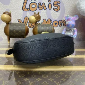 LV M24611 Louis Vuitton Nízká klíčová taška přes rameno černá