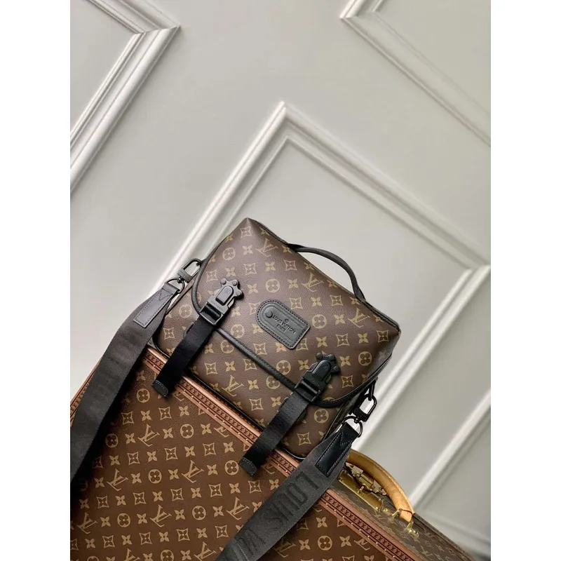 LV M46972 Louis Vuitton LV Trail Messenger Bag