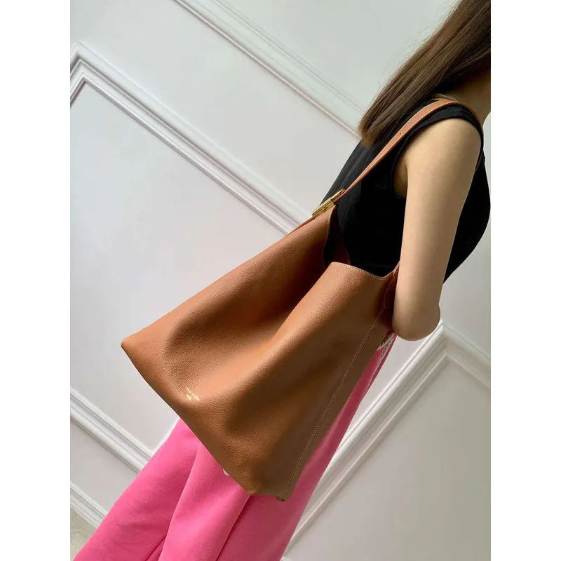 LV M24974 Louis Vuitton Low Key Hobo MM Kabelka Cognac Hnědá