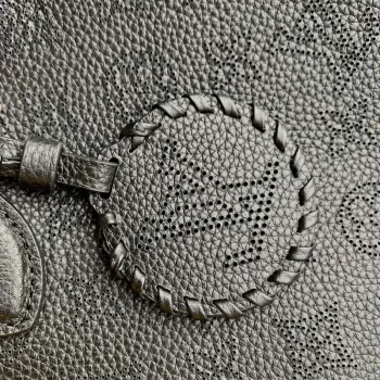 LV M21848 Louis Vuitton Blossom PM Mahina Tote Bag Černá