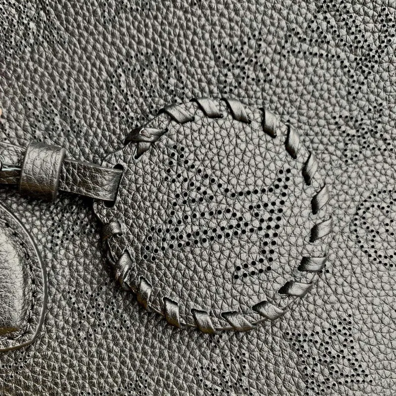 LV M21848 Louis Vuitton Blossom PM Mahina Tote Bag Černá