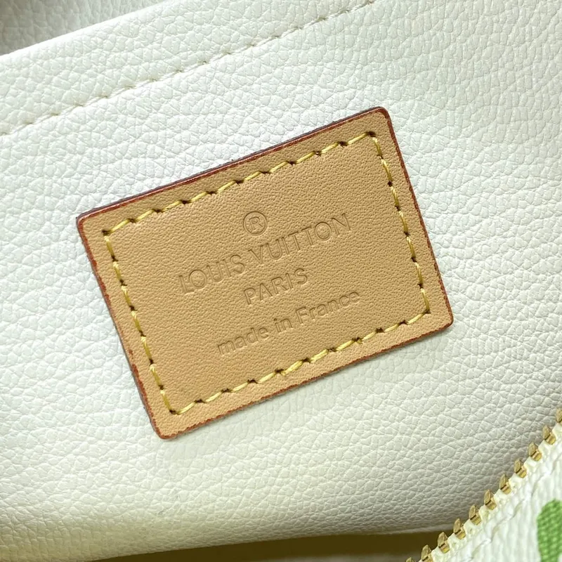 LV M47069 Louis Vuitton Locker Dopp Kit Vanilka