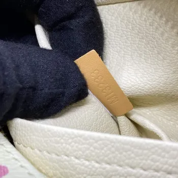 LV M47069 Louis Vuitton Locker Dopp Kit Vanilka