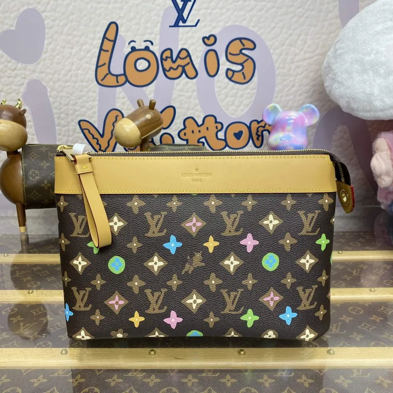 LV M83568 Louis Vuitton Pochette Voyage Souple Čokoláda