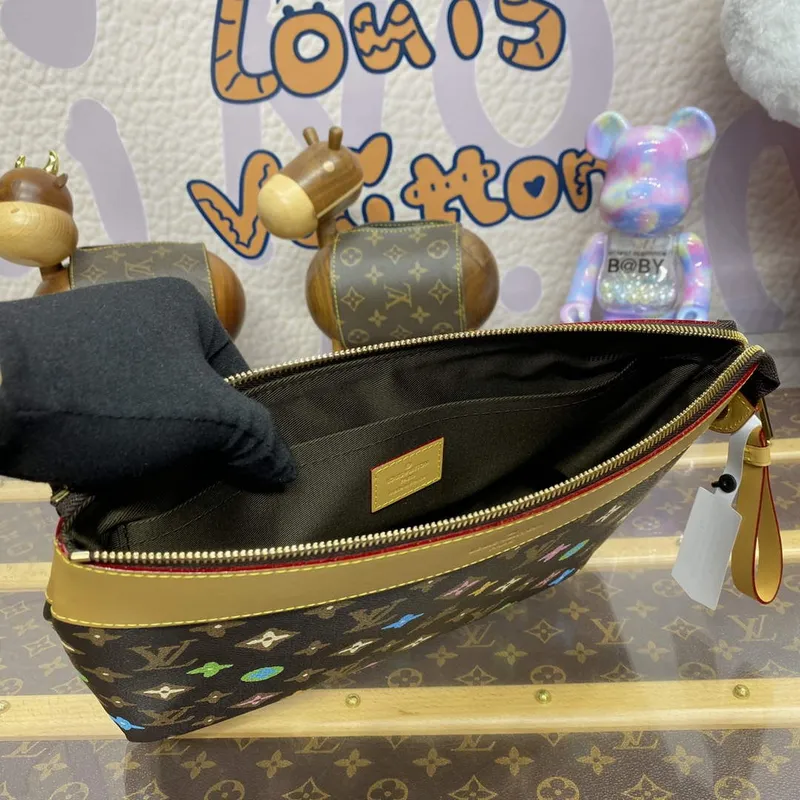 LV M83568 Louis Vuitton Pochette Voyage Souple Čokoláda