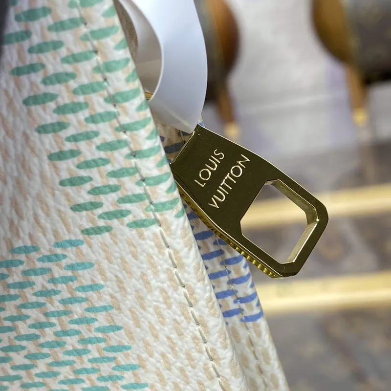 LV N40740 Louis Vuitton Toaletní taška Pistáciově zelená