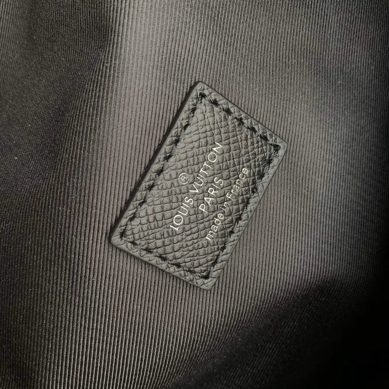 LV M31033 Batoh Louis Vuitton Discovery Černý