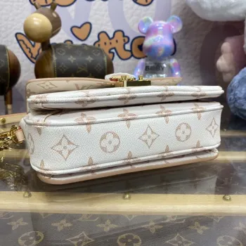 LV M46914 Louis Vuitton Pochette Métis East West Kabelka Jiný Monogram Canvas