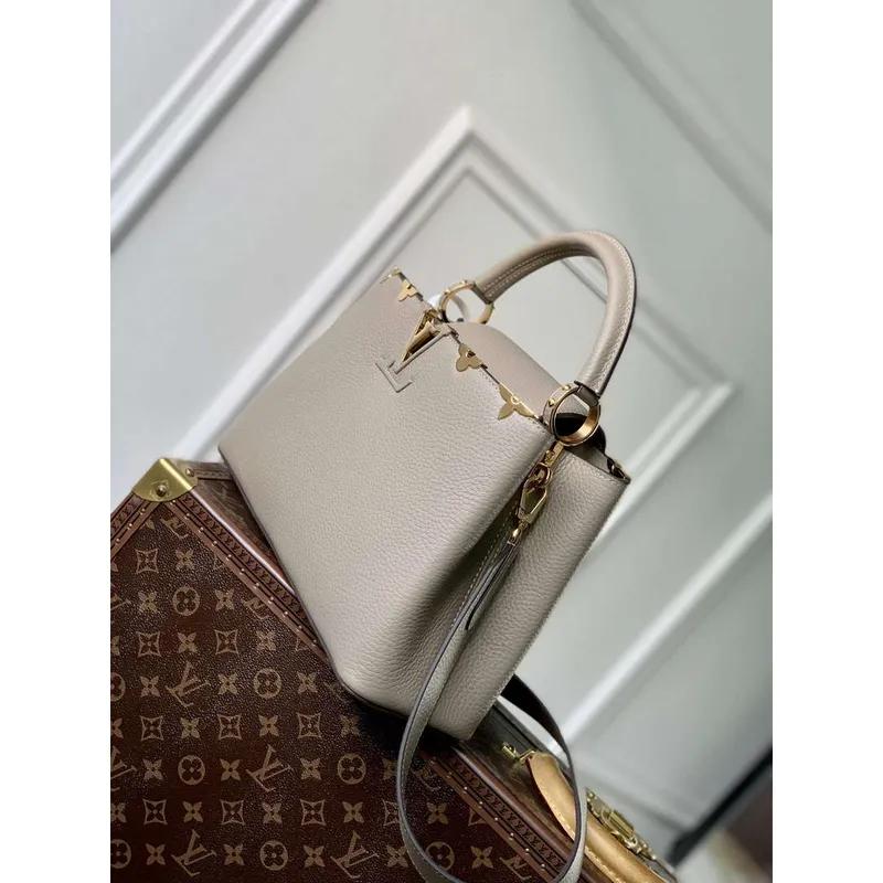 LV M24567 Louis Vuitton Capucines MM Kabelka Galet