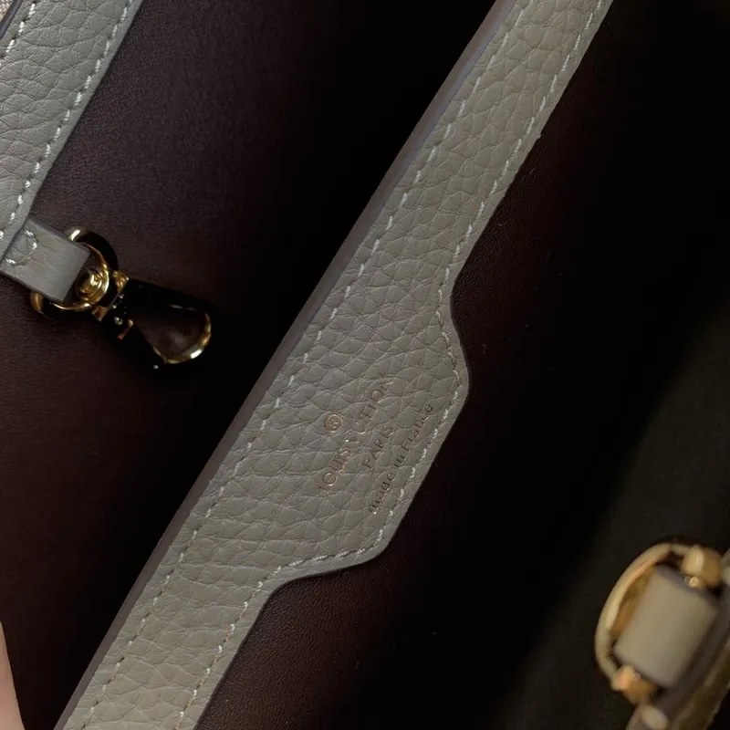 LV M24567 Louis Vuitton Capucines MM Kabelka Galet