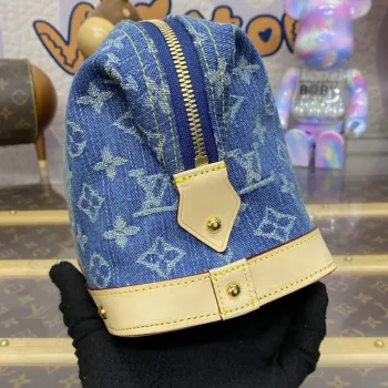 LV M24317 Louis Vuitton Pochette Cosmétique GM Modrá