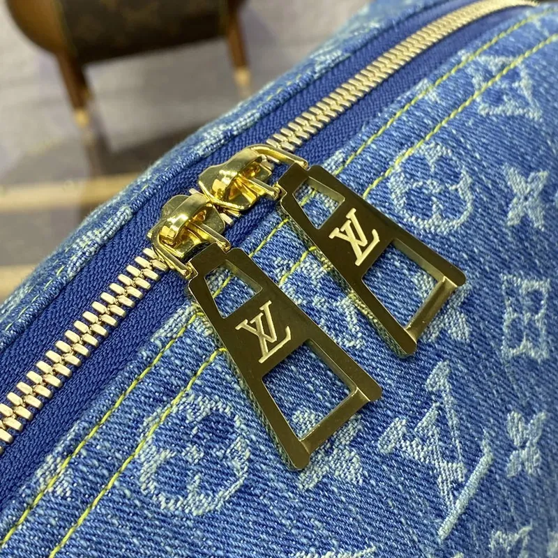 LV M24317 Louis Vuitton Pochette Cosmétique GM Modrá